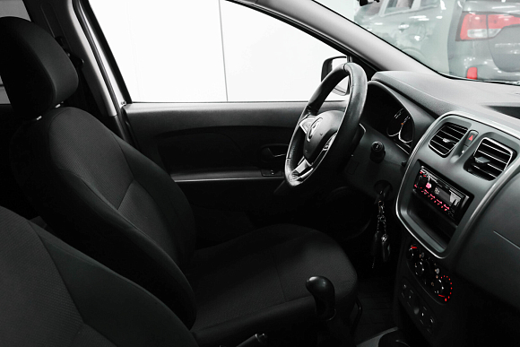 Renault Logan Life, 2019 года, пробег 74497 км