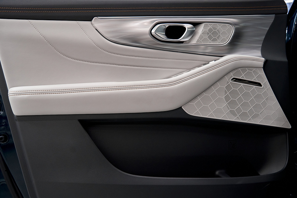 GAC GS8 GX Premium, серебряный