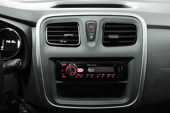 Renault Logan Life, 2019 года, пробег 74497 км