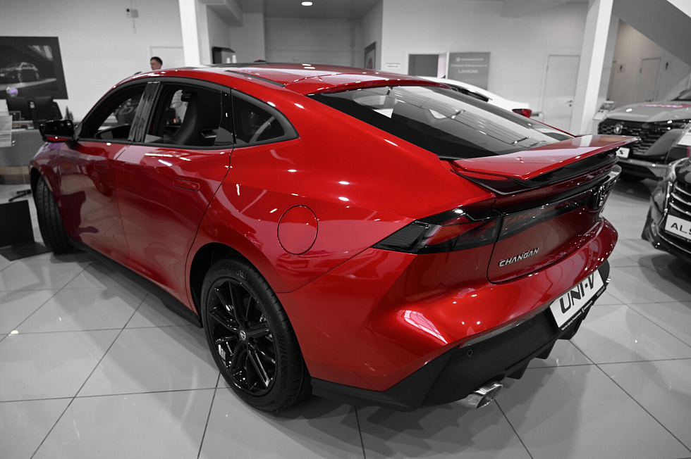 Changan UNI-V LX, красный