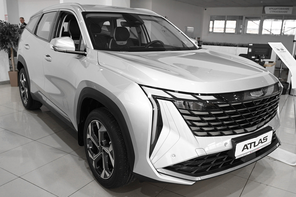 Geely Atlas Спорт, серебряный