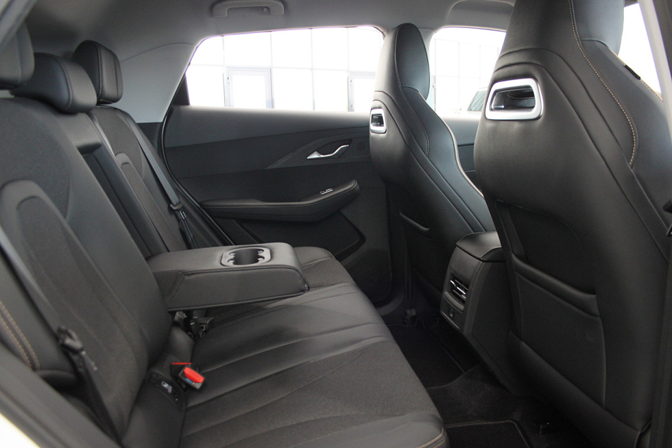 Omoda C5 Актив, белый