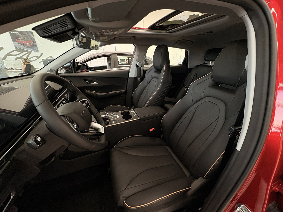 Omoda C5 Ultimate, красный