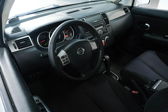 Nissan Tiida, 2010 года, пробег 219000 км