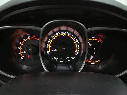 Lada (ВАЗ) Vesta Luxe Prestige (2018-2019), 2019 года, пробег 87964 км