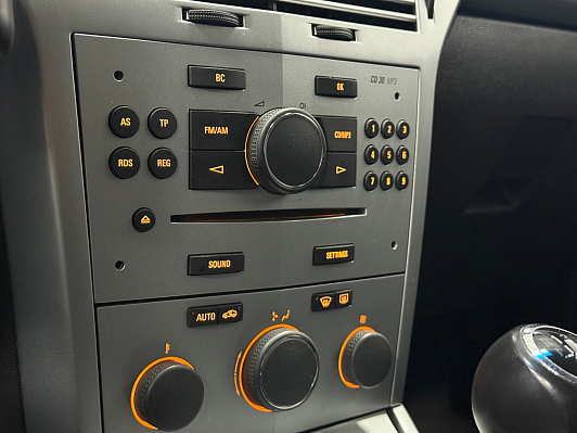 Opel Astra, 2011 года, пробег 245000 км