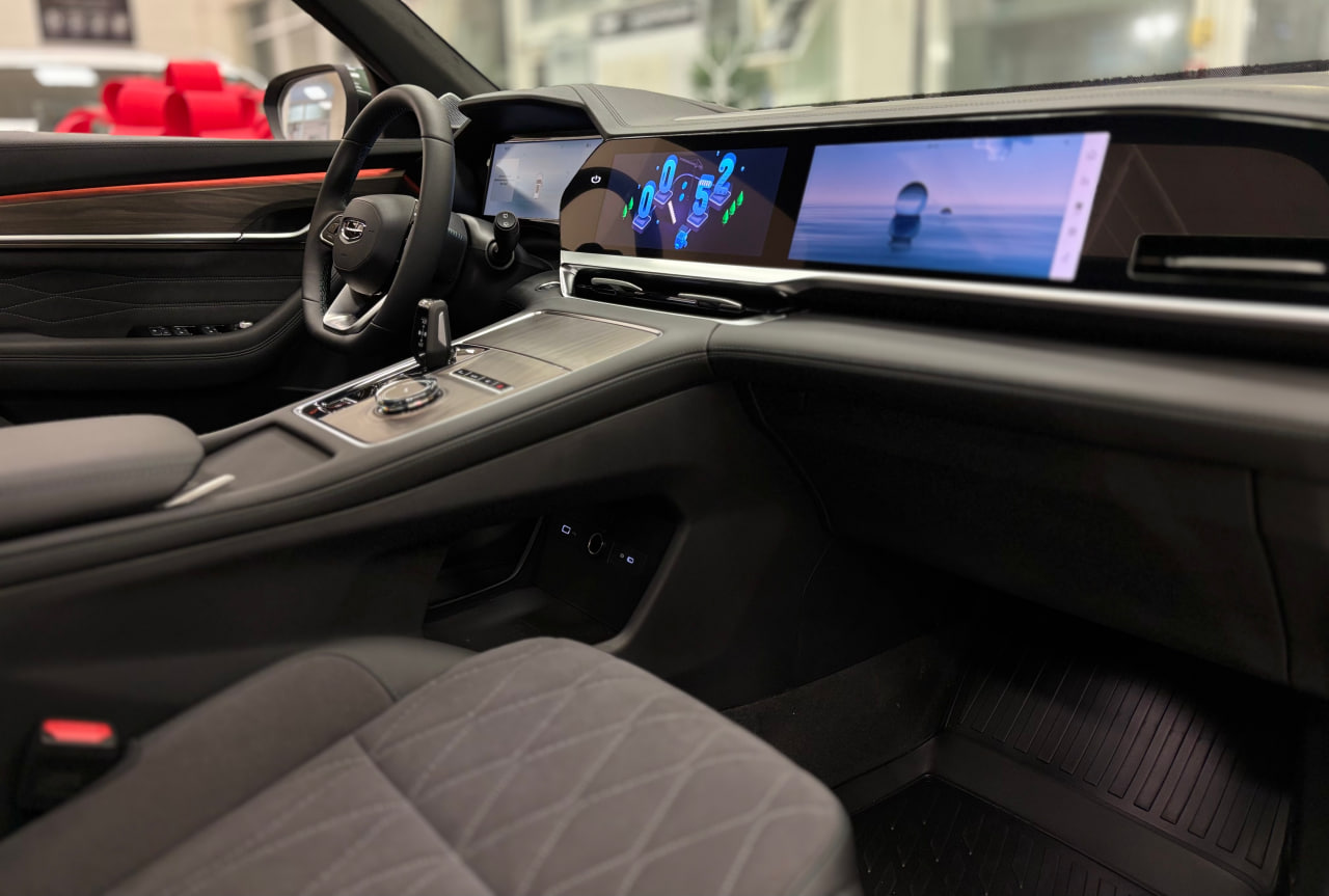 Geely Monjaro Флагман, зеленый