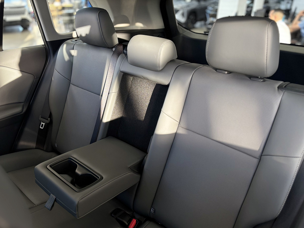 Toyota RAV4 Luxury, черный