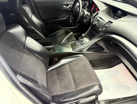 Honda Accord, 2011 года, пробег 204402 км