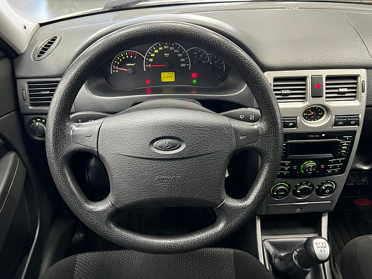 Lada (ВАЗ) Priora Люкс, 2011 года, пробег 111000 км