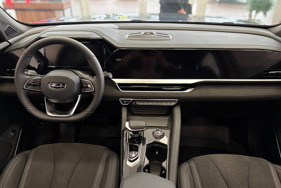 Geely Monjaro Luxury, серый