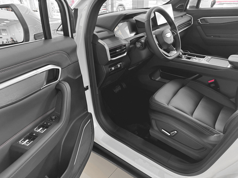 Geely Okavango Флагман, белый