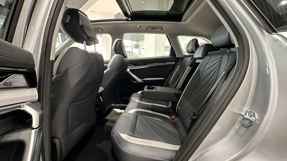 Geely Atlas Flagship Sport, серебряный