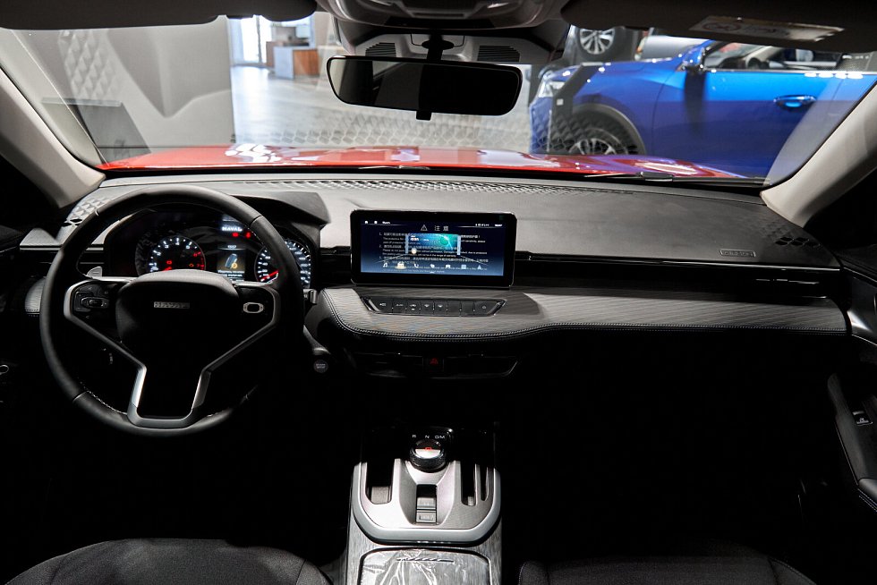 Haval Jolion Комфорт, красный