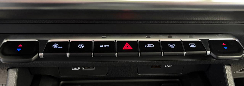 Geely Okavango Флагман, белый