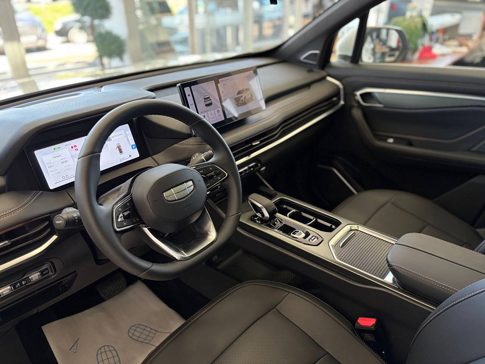 Geely Okavango Flagship, белый