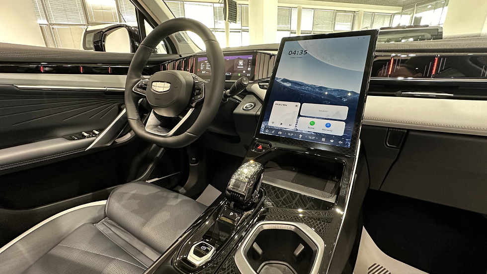 Geely Atlas Flagship Sport, серебряный