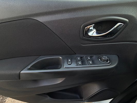 Renault Kaptur Drive, 2017 года, пробег 100000 км