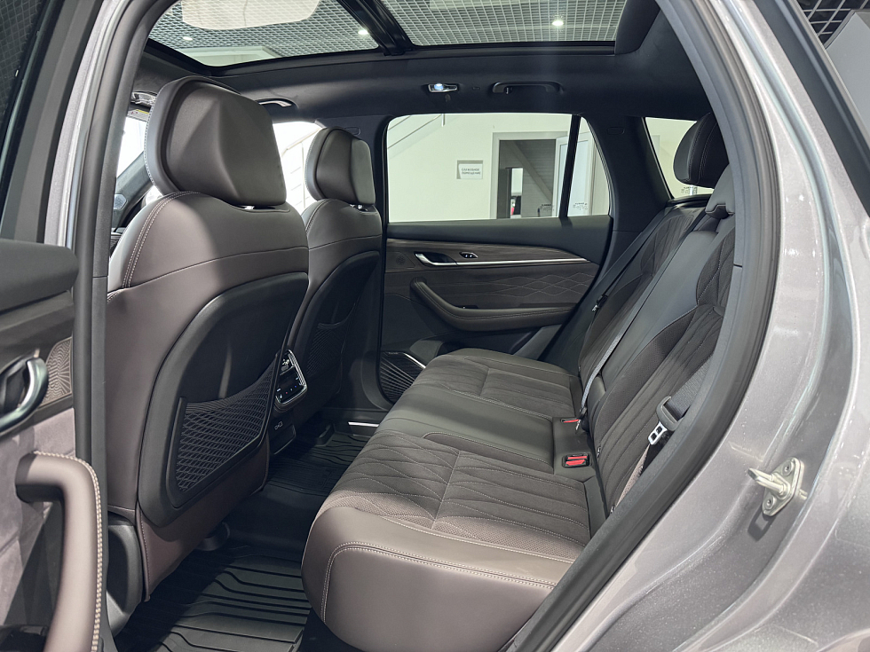 Geely Monjaro Flagship, серебряный