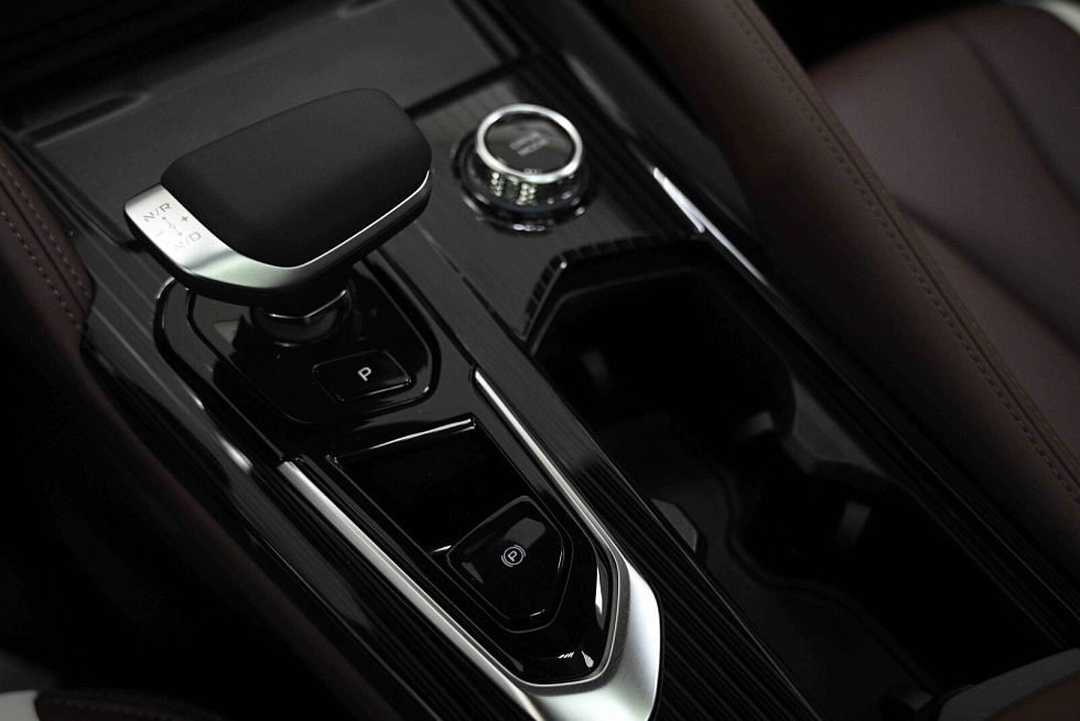 Geely Monjaro Flagship (2023-2025), черный