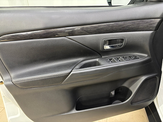 Mitsubishi Outlander Instyle, 2015 года, пробег 226000 км