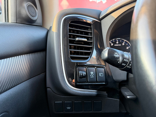 Mitsubishi Outlander Instyle, 2015 года, пробег 195496 км