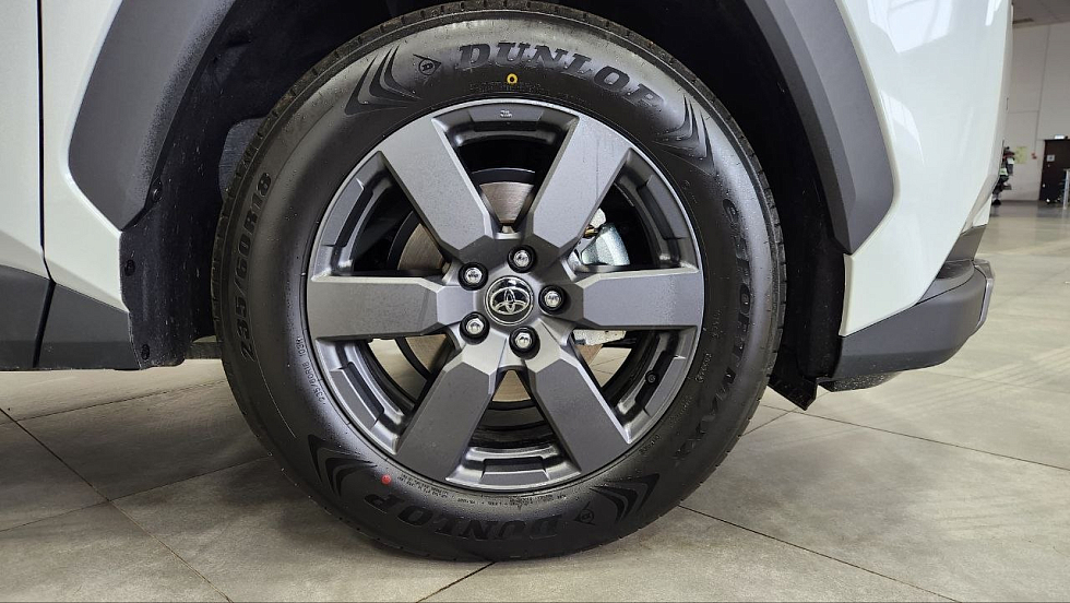 Toyota RAV4 Luxury, белый