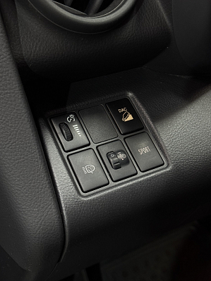 Toyota RAV4, 2011 года, пробег 180000 км