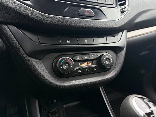 Lada (ВАЗ) Vesta Luxe Multimedia (2017-2019), 2019 года, пробег 92437 км