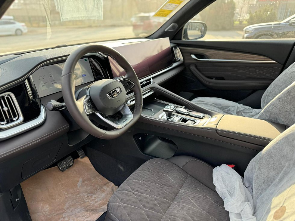 Geely Monjaro Люкс, зеленый