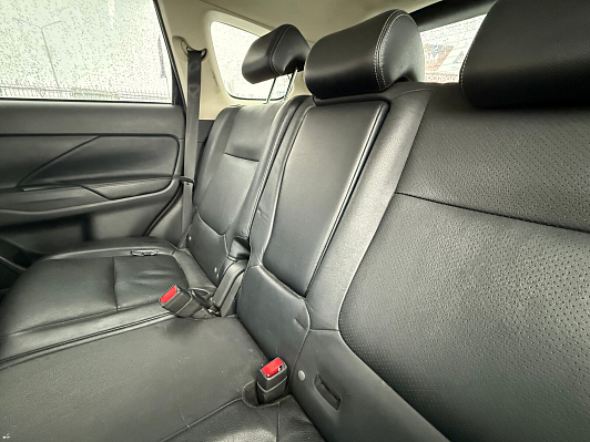 Mitsubishi Outlander Instyle, 2015 года, пробег 195496 км