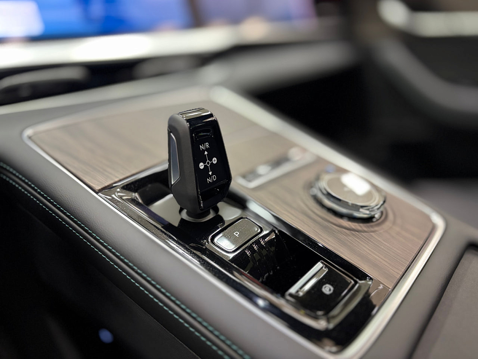 Geely Monjaro Flagship SE, зеленый