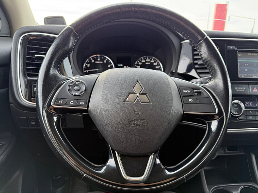 Mitsubishi Outlander Intense, 2016 года, пробег 210921 км