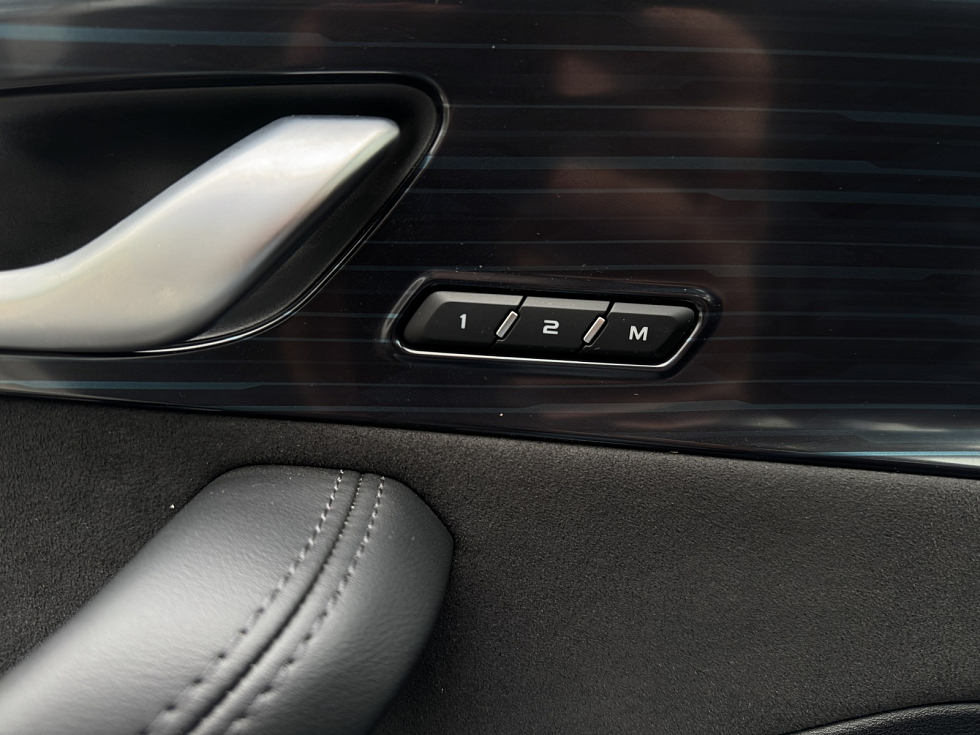 Geely Monjaro Flagship (2023-2025), белый