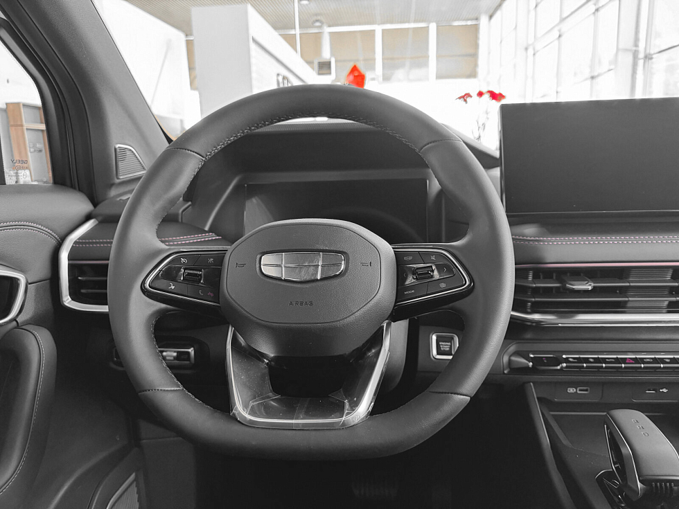 Geely Okavango Флагман, белый