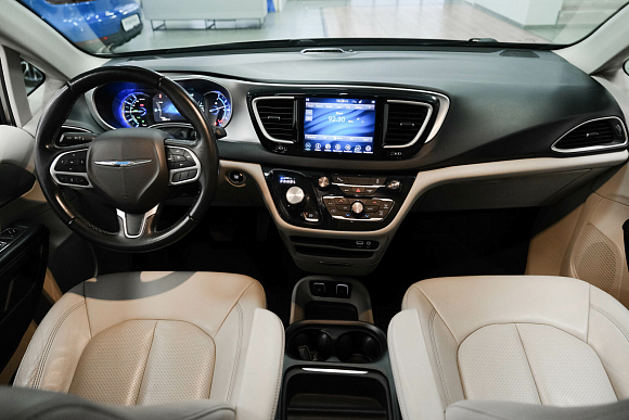 Chrysler Pacifica, 2017 года, пробег 77836 км