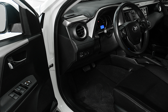 Toyota RAV4, 2015 года, пробег 122000 км