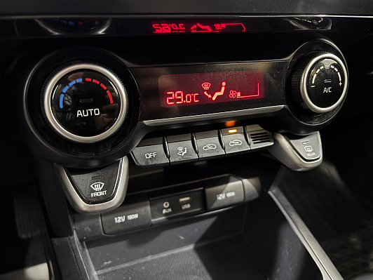 Kia Rio Лига Европы, 2018 года, пробег 97209 км