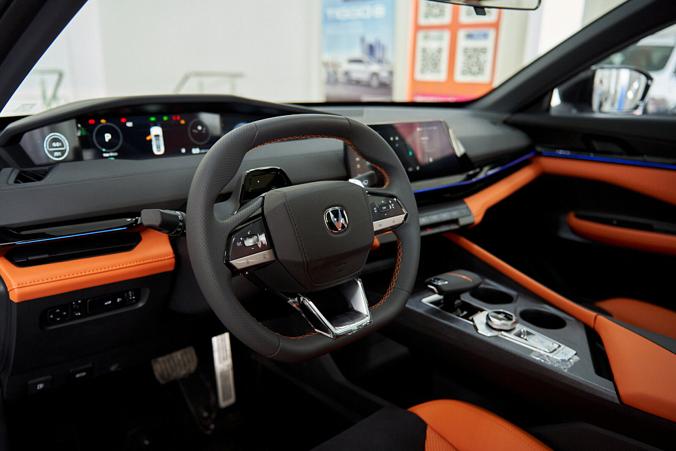 Changan UNI-V Люкс, белый