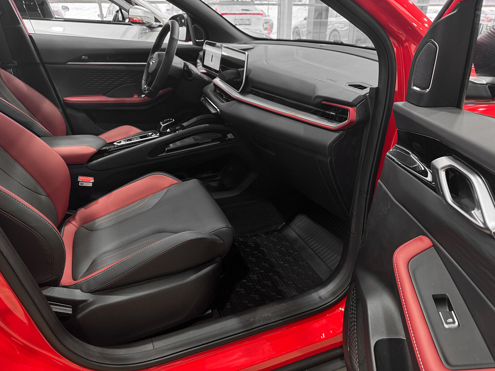 Geely Coolray Exclusive, красный