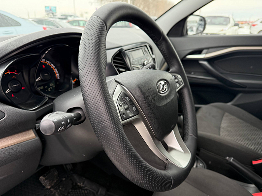 Lada (ВАЗ) Vesta Luxe Multimedia (2017-2019), 2019 года, пробег 92437 км