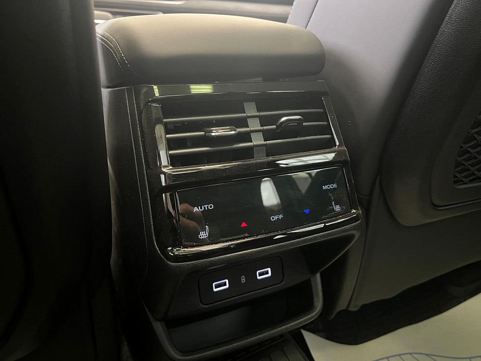 Geely Monjaro Флагман, черный