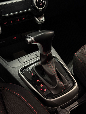 Kia Rio Luxe, 2021 года, пробег 30000 км