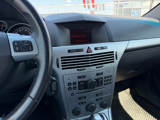 Opel Astra, 2011 года, пробег 275000 км