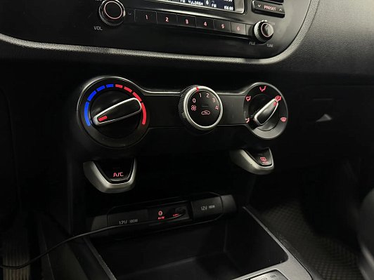Kia Rio Лига Европы(2019), 2017 года, пробег 68154 км