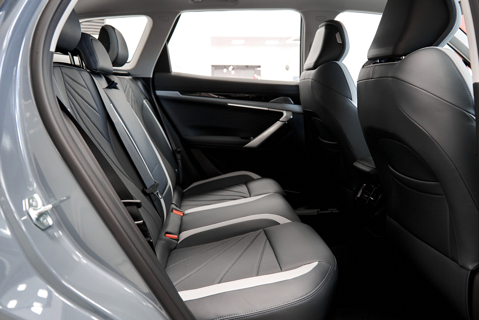 Geely Atlas Спорт, голубой