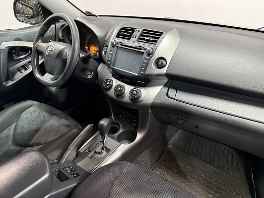 Toyota RAV4, 2011 года, пробег 196500 км