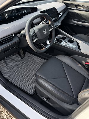 Changan UNI-V Комфорт, 2023 года, пробег 22100 км