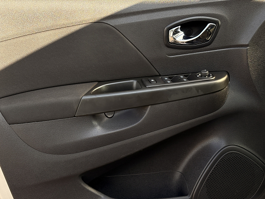 Renault Kaptur Drive, 2017 года, пробег 122213 км