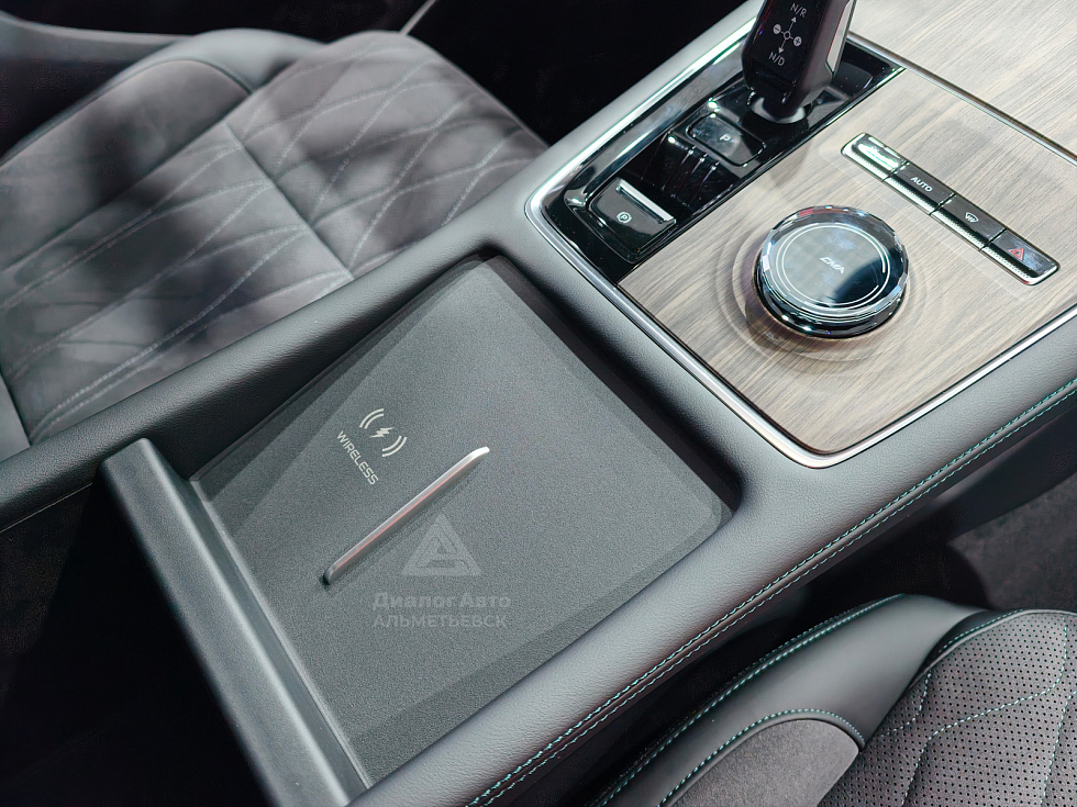 Geely Monjaro Флагман, серый